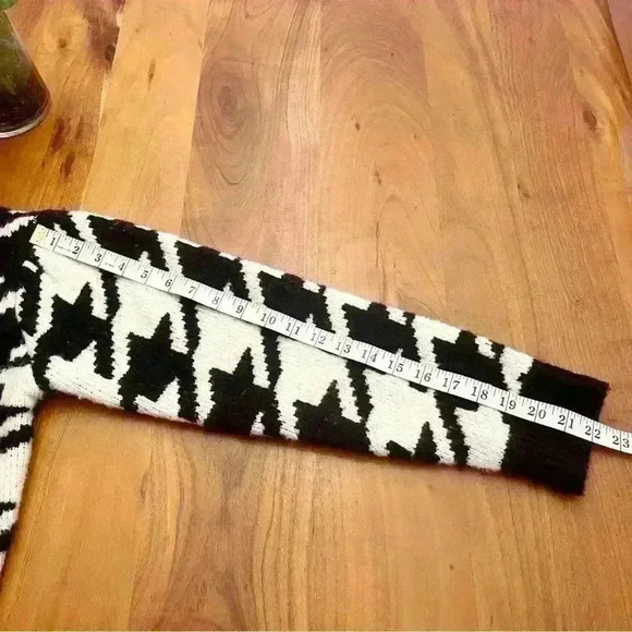 Houndstooth Turtle Neck Black & White Sweater Jumper with Zip Up  Collar. - Picture 12 of 12